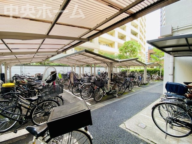 コスモウィル大島の駐輪場|【自転車置き場】最新の空き状況や費用などの詳細は担当スタッフまでお問い合わせください。