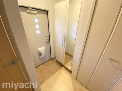 【玄関】 | ルシール名東　B