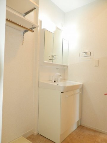 ツワブキ　Ⅰの洗面所|明るい洗面所です