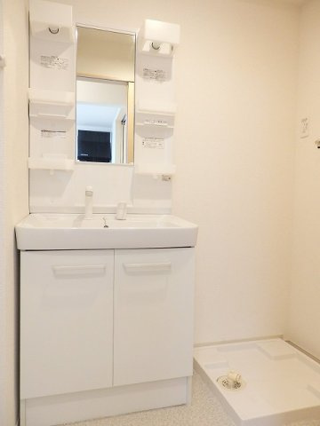 Ｃｒｏｓｓ　ｒｉｄｇｅ　Ⅱの洗面所|スペースが確保できる洗面所です