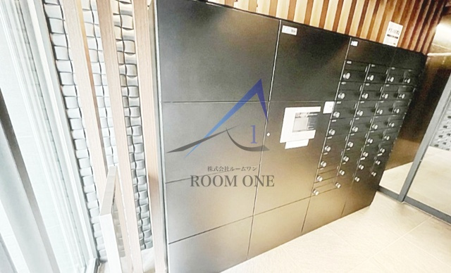 レアライズ新丸子Ⅱのその他共用部分|集合ポストと宅配ボックスです。