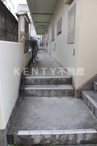 【エントランス】 | メゾン・ド・イグチ | 落ち着いたエントランスです