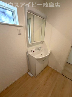 【独立洗面台】 | 岐阜市西中島新築建売全2棟！お車並列3台可能！広めのインナーバルコニーのあるお家！ | 岐阜市西中島新築建売全2棟！お車並列3台可能！広めのインナーバルコニーのあるお家！