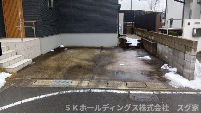 福知山市篠尾中古戸建（築８年）の駐車場