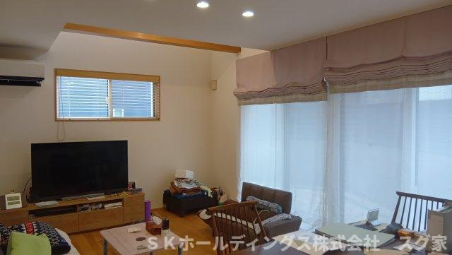 福知山市篠尾中古戸建（築８年）の居間・リビング