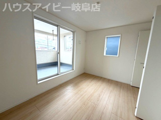 【洋室】 | 岐阜市西中島新築建売全2棟！お車並列3台可能！広めのインナーバルコニーのあるお家！ | 岐阜市西中島新築建売全2棟！お車並列3台可能！広めのインナーバルコニーのあるお家！