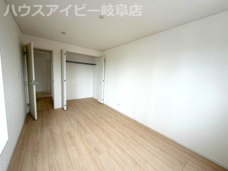 【洋室】 | 岐阜市西中島新築建売全2棟！お車並列3台可能！広めのインナーバルコニーのあるお家！ | 岐阜市西中島新築建売全2棟！お車並列3台可能！広めのインナーバルコニーのあるお家！