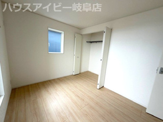 【洋室】 | 岐阜市西中島新築建売全2棟！お車並列3台可能！広めのインナーバルコニーのあるお家！ | 岐阜市西中島新築建売全2棟！お車並列3台可能！広めのインナーバルコニーのあるお家！