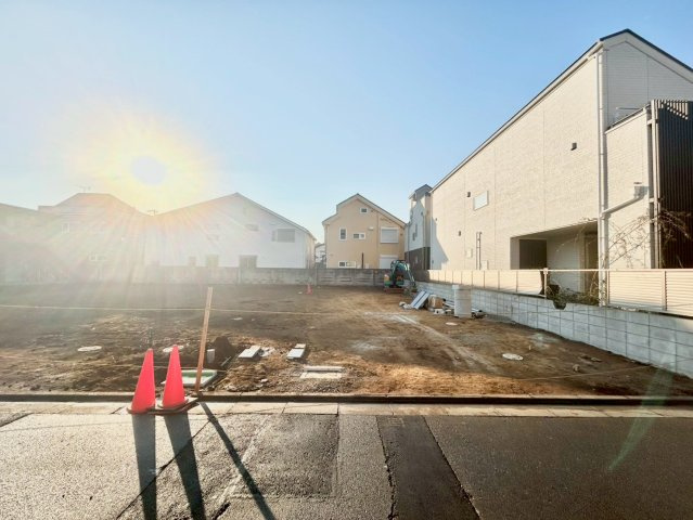練馬区南田中1丁目　建築条件付き売地　全6区画の前面道路含む現地写真|2026.2.13撮影

現地ご見学希望・資料請求などお気軽にお問い合わせ下さい！
03-5990-5201