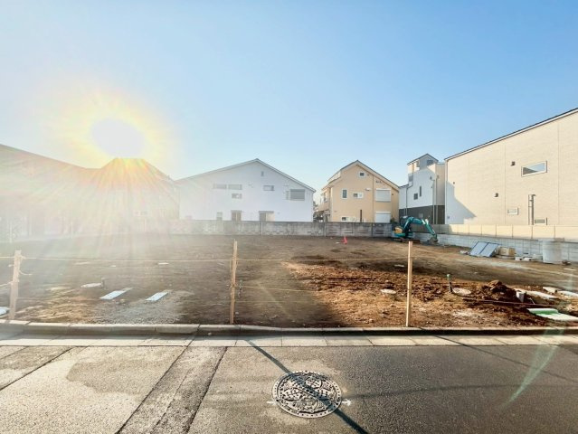 練馬区南田中1丁目　建築条件付き売地　全6区画の前面道路含む現地写真|2026.2.13撮影

現地ご見学希望・資料請求などお気軽にお問い合わせ下さい！
03-5990-5201