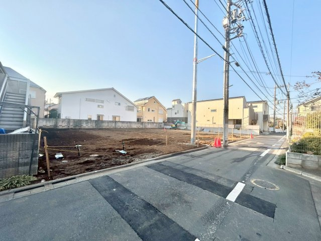 練馬区南田中1丁目　建築条件付き売地　全6区画の前面道路含む現地写真|2026.2.13撮影

現地ご見学希望・資料請求などお気軽にお問い合わせ下さい！
03-5990-5201