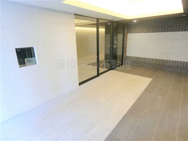 GRACIA PLACEグラシアプレイス大森町＠仲介手数料無料のエントランス|防犯カメラTVモニター付オートロック宅配BOXメールBOX