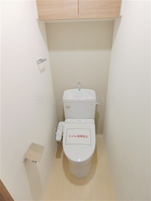 GRACIA PLACEグラシアプレイス大森町＠仲介手数料無料のトイレ|上部棚収納温水暖房便座付きトイレ