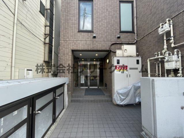 小金井市東町４丁目の賃貸マンションのエントランス