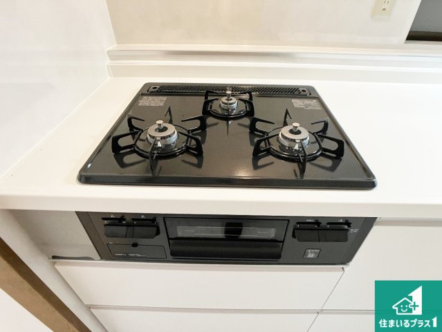 ダイアパレス名谷の設備|ダブル高火力Ｓｉセンサー付きコンロ！３口あるので、まとめて料理をする時も大活躍！