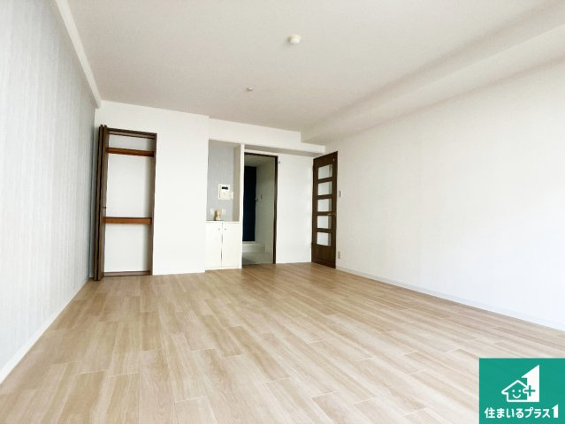 ダイアパレス名谷の居間・リビング|日当たり良好の明るいリビングで朝の目覚めもスッキリできそう！小さなお子様が遊ぶスペースを作っても広々とくつろげるLDK！