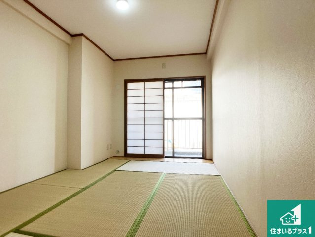 ダイアパレス名谷の和室|一室あると便利な和室は客間としてだけでなく、小さなお子様のプレイルームや食後のくつろぎスペースとしてもご利用いただけます。収納もついていますので大活躍間違いなし！