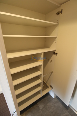 【玄関】 | ワールドアイ江坂アルバ