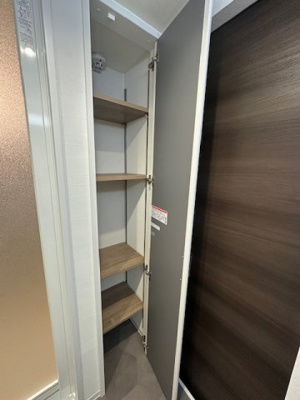 【収納】 | ソシエ北大阪1番館 | 洗面室にはリネン庫も設けられています。収納力のある洗面室でスッキリと整えられた空間に。