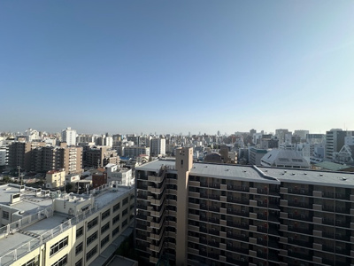 【展望】 | ソシエ北大阪1番館 | 爽快で伸びやかな眺望が楽しめます！外の空気を吸って心も身体もリフレッシュできそうです。