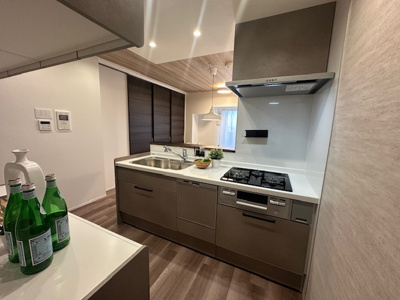 【キッチン】 | ソシエ北大阪1番館 | キッチンのスペースが広く、家事のストレスも軽減！お子様や夫婦一緒に楽しくお料理ができそうです。