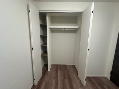 【収納】 | ソシエ北大阪1番館 | 約4.6帖洋室のクローゼット！随所に収納が備わり、居室空間をより広く隅々までお使いいただけます。