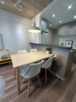 【居間・リビング】 | ソシエ北大阪1番館 | カウンター付きで、スムーズに配膳・片付けができますね。※コーディネートに使用している設置家具の購入も可能です。