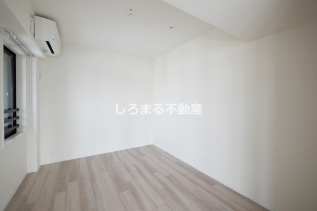 コンフォリア・リヴ本町WESTQの洋室