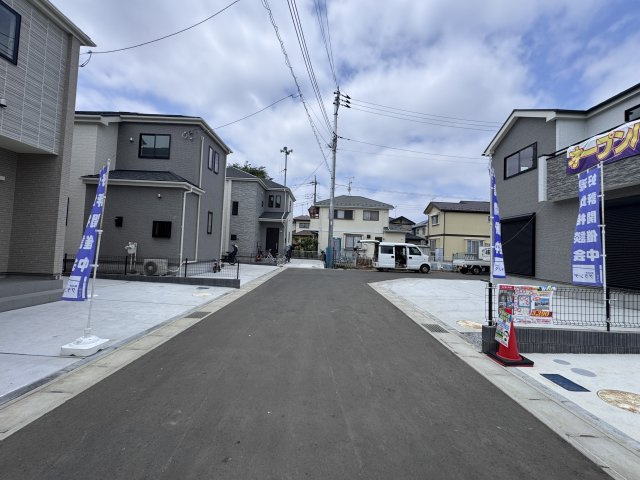 松戸市栗ケ沢新築戸建【栗ケ沢小学校：10分】の前面道路含む現地写真|南側前面道路