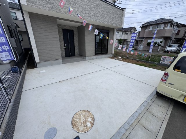 松戸市栗ケ沢新築戸建【栗ケ沢小学校：10分】の駐車場|R号棟駐車スペース・並列2台駐車可
