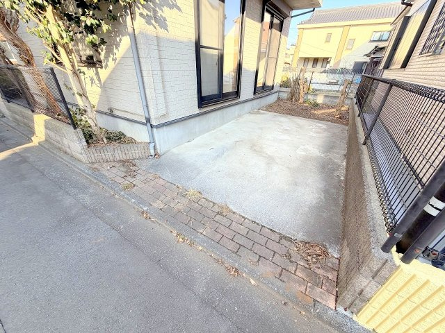 昭島市美堀町２丁目　リフォーム住宅の駐車場|リフォーム前写真※室内のご見学可能です！