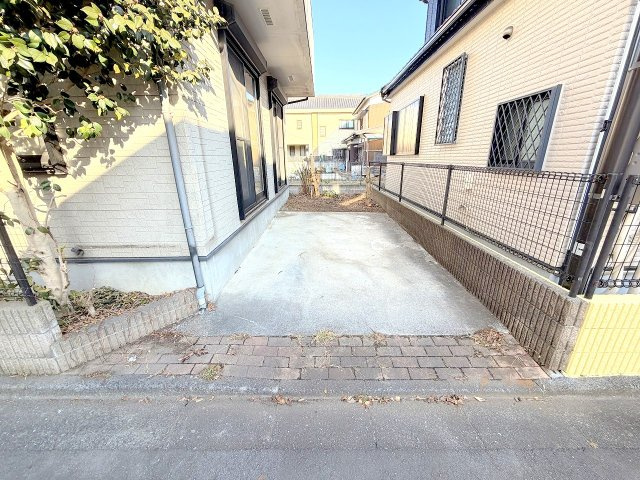 昭島市美堀町２丁目　リフォーム住宅の駐車場|リフォーム前写真※室内のご見学可能です！