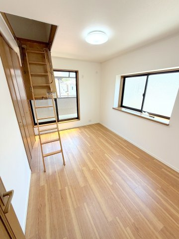 昭島市美堀町２丁目　リフォーム住宅の洋室