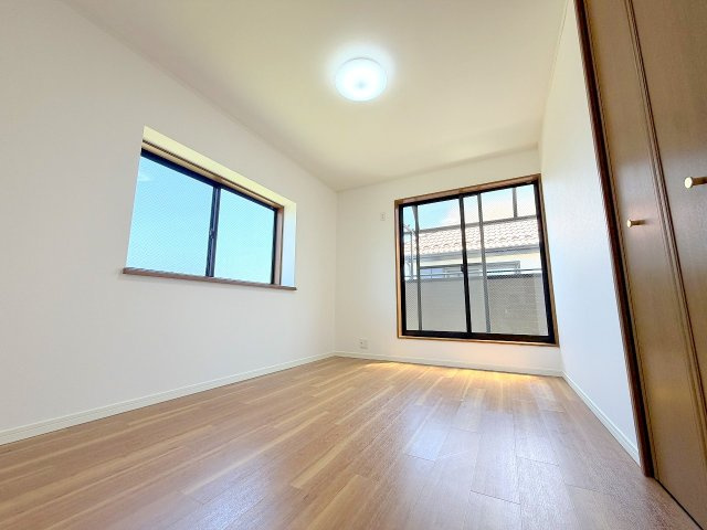 昭島市美堀町２丁目　リフォーム住宅の洋室