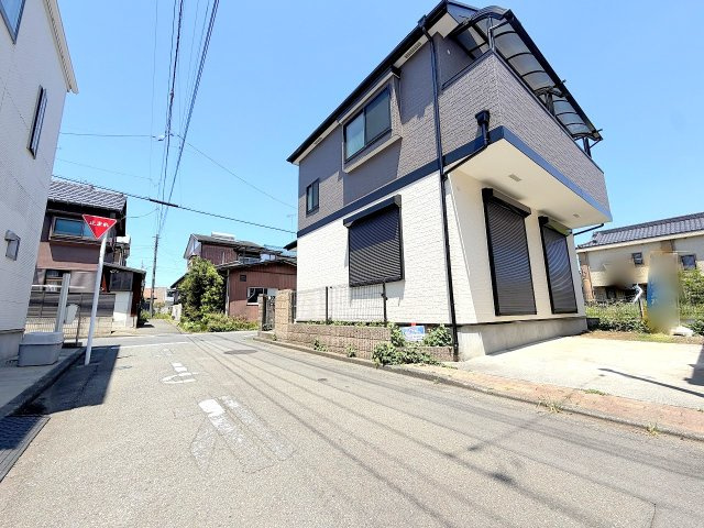 昭島市美堀町２丁目　リフォーム住宅の前面道路含む現地写真