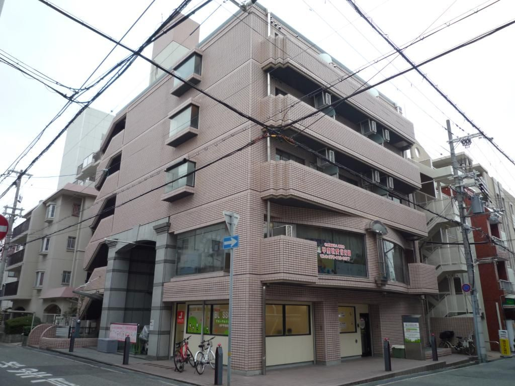 ドゥヴェル甲南の外観