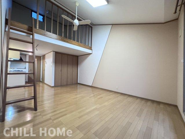 広々ロフトが隠れ家に？１Ｒアパートの居間・リビング|他社様掲載物件もまとめてご紹介、ご案内可能です(^^)/