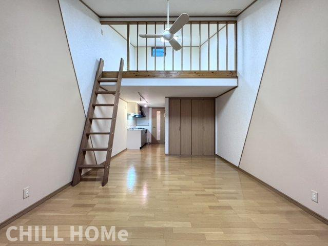 広々ロフトが隠れ家に？１Ｒアパートの居間・リビング|他社様掲載物件もまとめてご紹介、ご案内可能です(^^)/