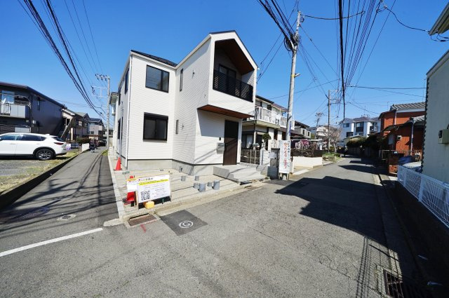【横浜市瀬谷区瀬谷2丁目2-13新築戸建て】★仲介手数料無料★（瀬谷小学校・瀬谷中学校）の前面道路含む現地写真
