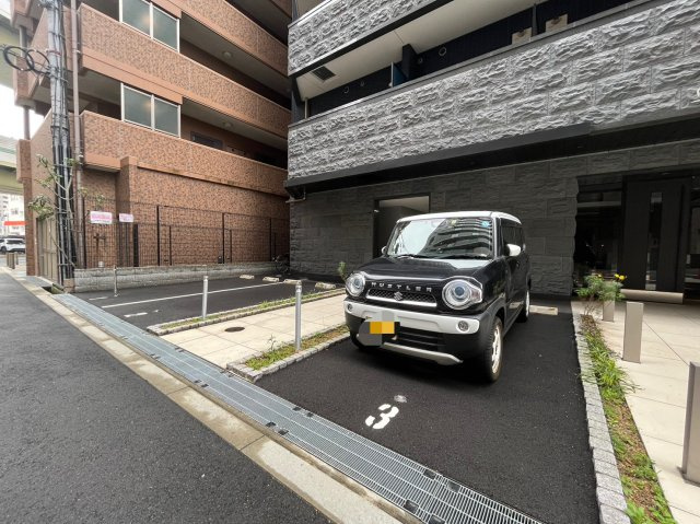 プレサンス阿波座駅前の駐車場