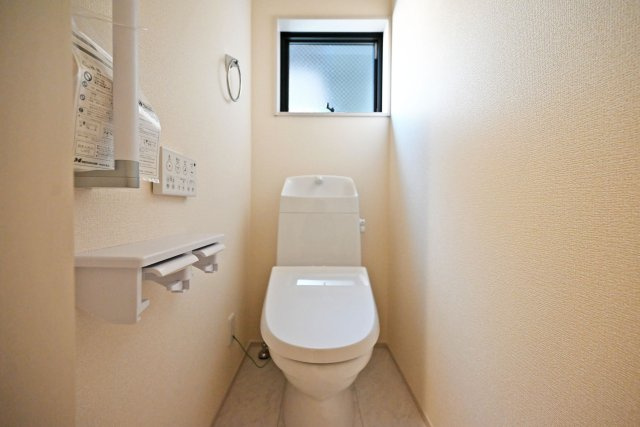 リーブルガーデン武庫之荘5丁目新築一戸建て│3LDK+駐車1台可のトイレ|1・2階に1か所ずつウォッシュトイレを導入しています。