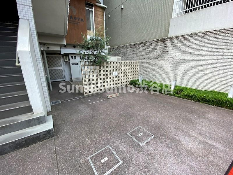 レジディア渋谷の駐車場