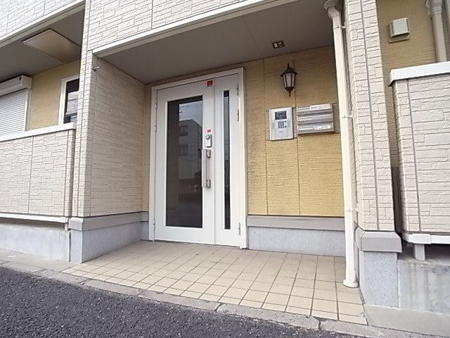 フラット松原のエントランス|ゆとりのあるエントランスです