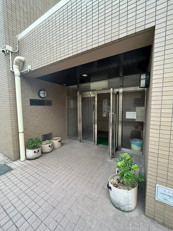 井本マンションのエントランス