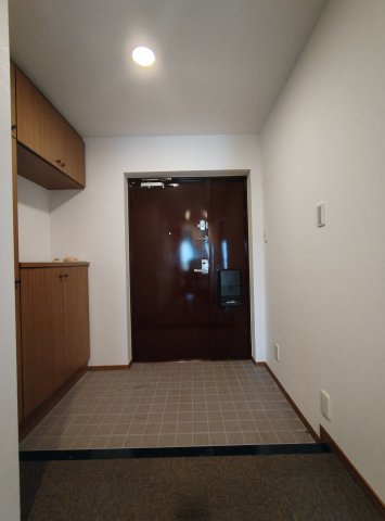 井本マンションの玄関