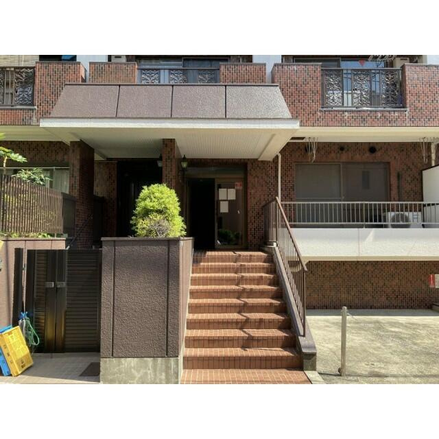 栄マンションのエントランス