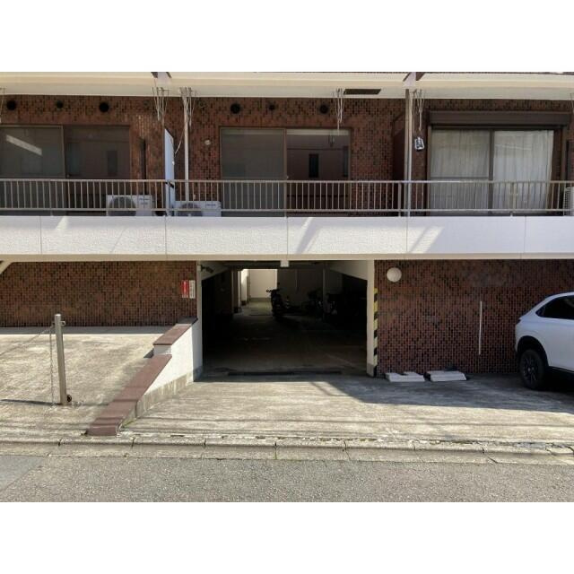 栄マンションの駐車場