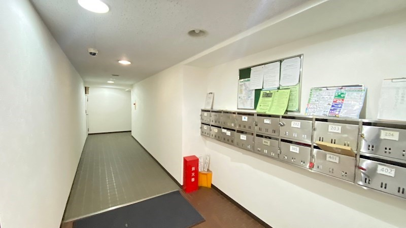 栄マンションのエントランス