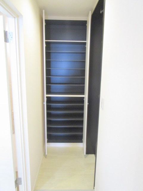 フォレストメゾン曳舟の玄関|★シューズＢＯＸ★