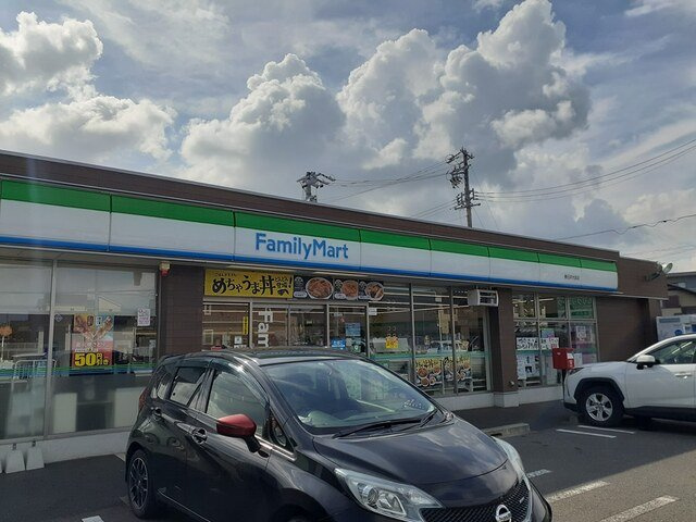 メゾン　ド　グランデの周辺|ファミリーマート 春日井大留店まで500m